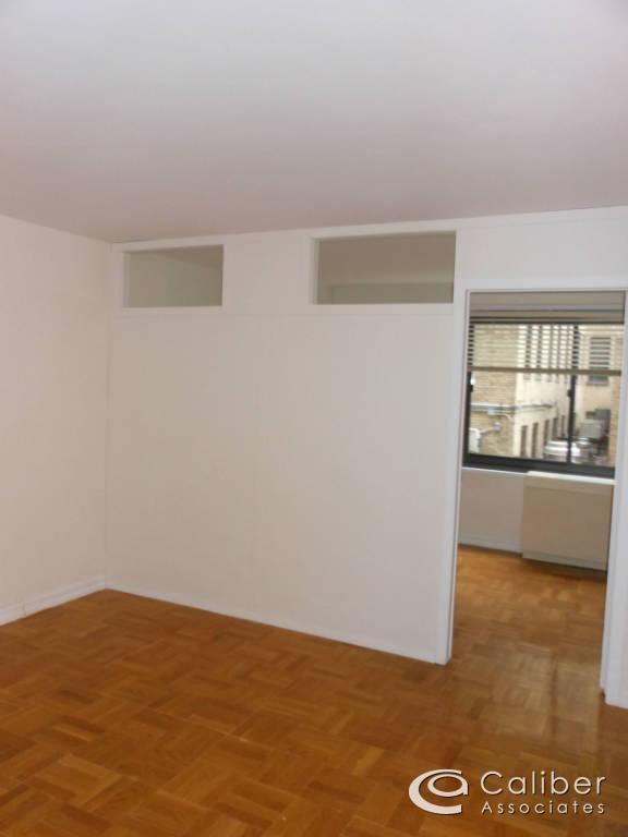 W 45th St #2207
