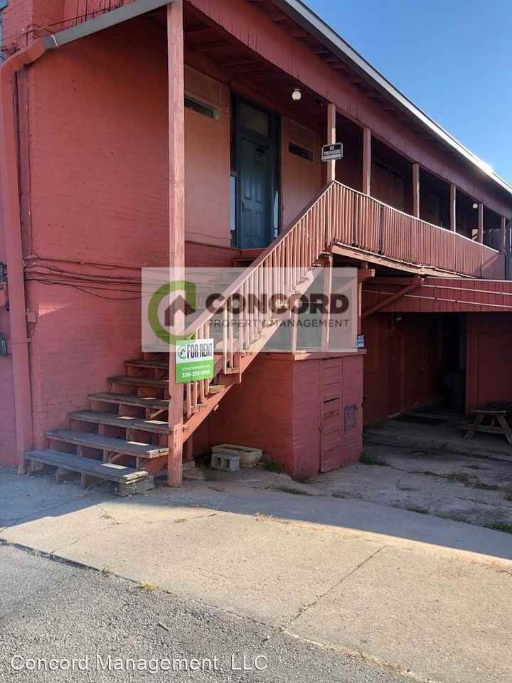 1833 Spring Garden St - Photo 3 of 13