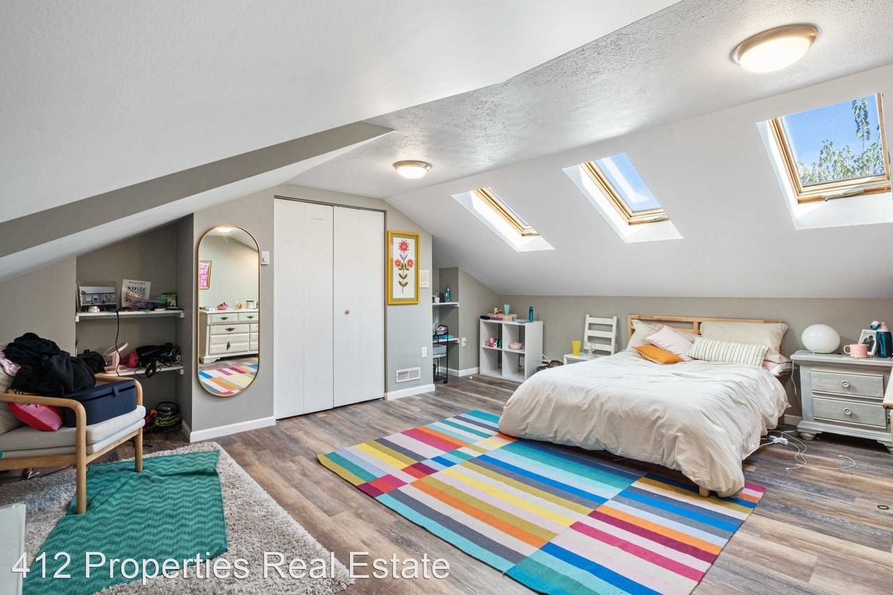 165 15th St - Photo 2 of 27