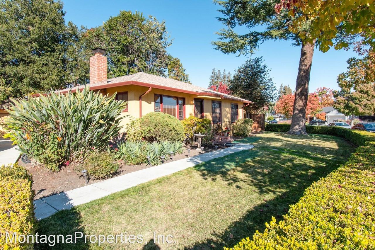 2221 Boxwood Dr - Photo 2 of 17