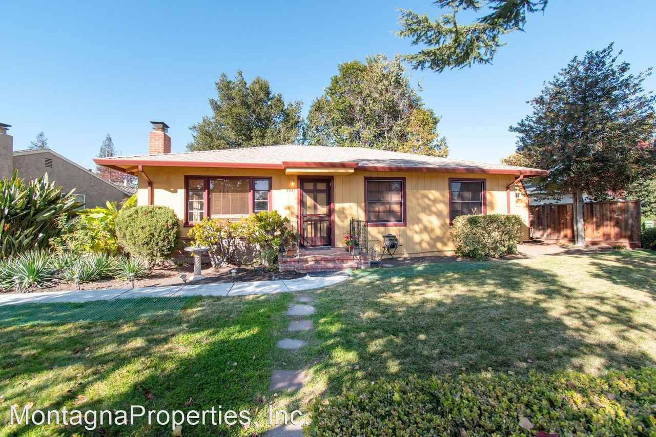 2221 Boxwood Dr - Photo 3 of 17