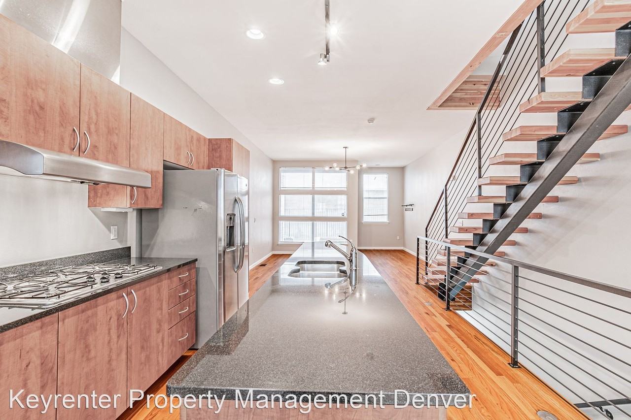 1473 27th St - Photo 2 of 39