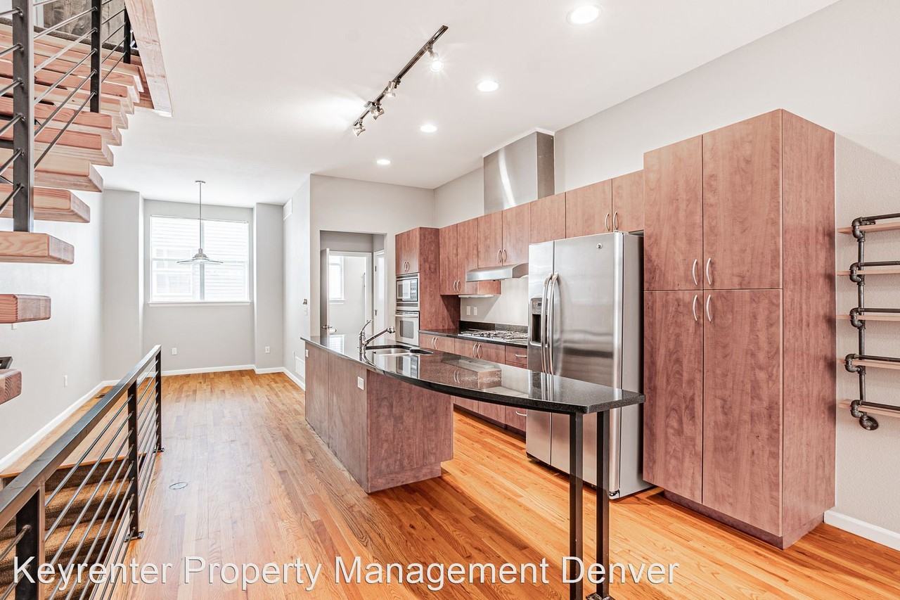 1473 27th St - Photo 3 of 39