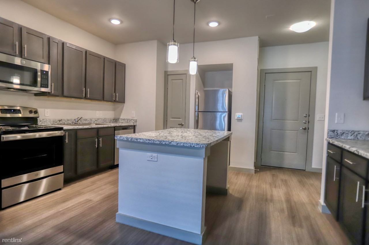 2851 E University Ave - Photo 2 of 8