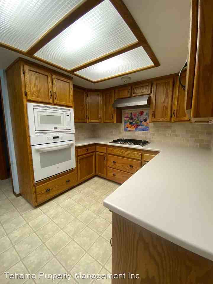 22026 Grove Cir - Photo 2 of 21