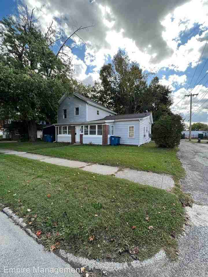 415 E Broadway - Mishawaka - Photo 2 of 19