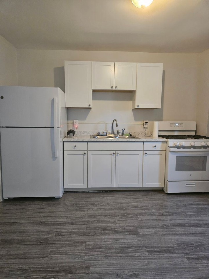 120 S Pershing Ave - Photo 2 of 10