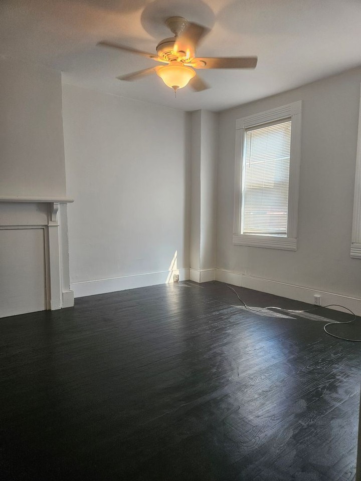 120 S Pershing Ave - Photo 3 of 10