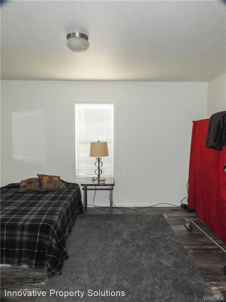 4733 Pinta Dr - Photo 3 of 34