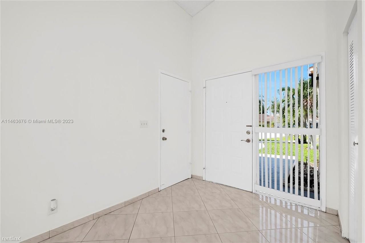 3104 Nw 109th Ave #3104 - Photo 2 of 28