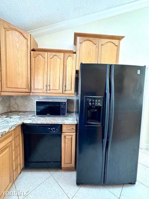 4423 Nw 99th Ave - Photo 3 of 21