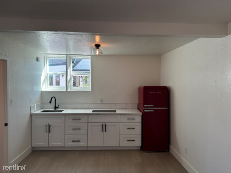 1138 W Culver St - Photo 3 of 7