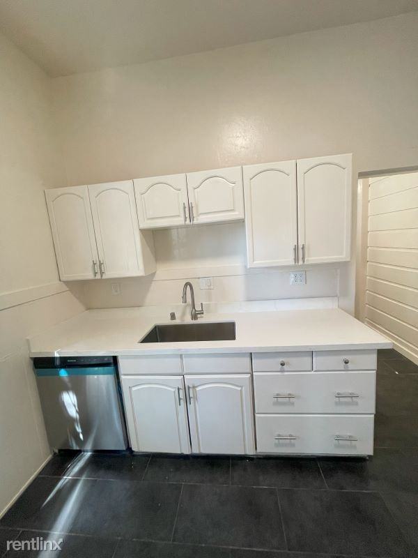 976 34th St - Photo 2 of 11