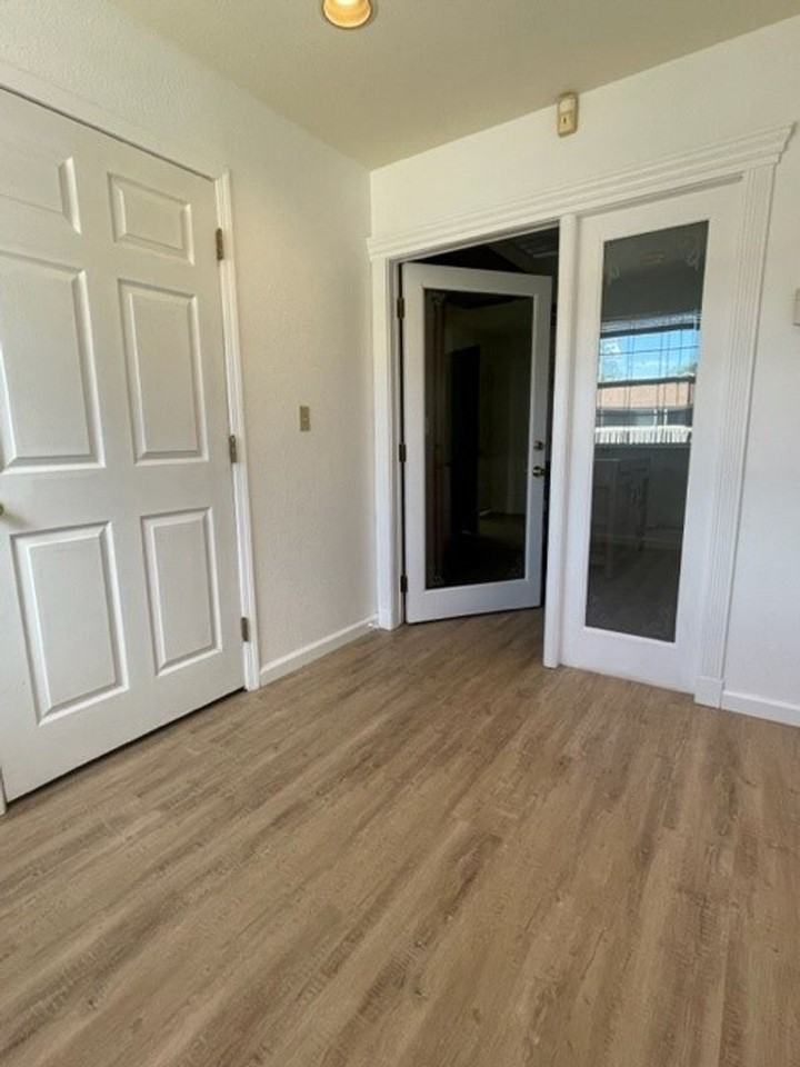 550 W Washington Street - Photo 3 of 11