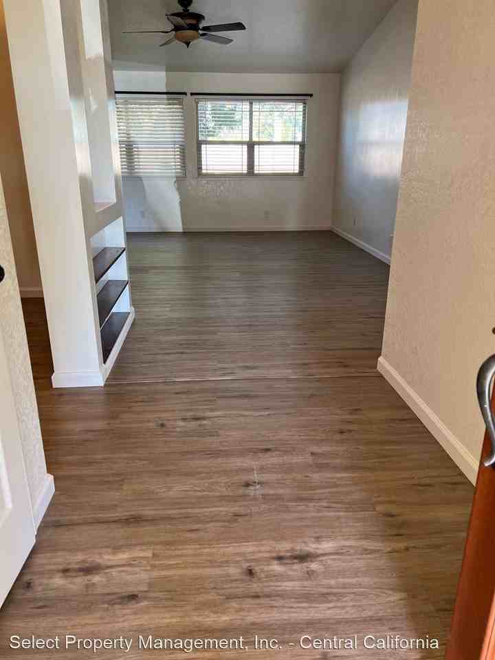 1917 Fox Glen Dr - Photo 2 of 9