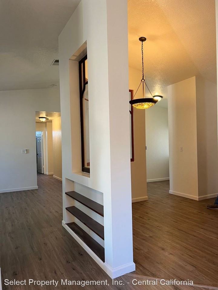 1917 Fox Glen Dr - Photo 3 of 9