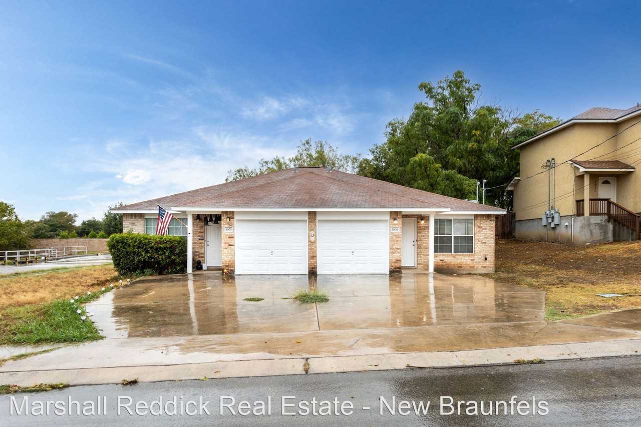 2/2 Duplex in New Braunfels, Texas - Photo 2 of 27
