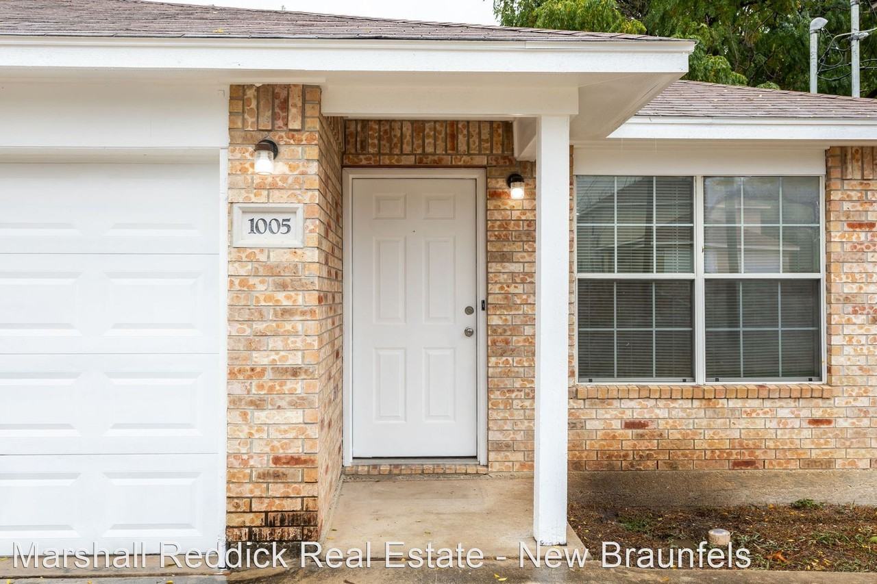 2/2 Duplex in New Braunfels, Texas - Photo 3 of 27