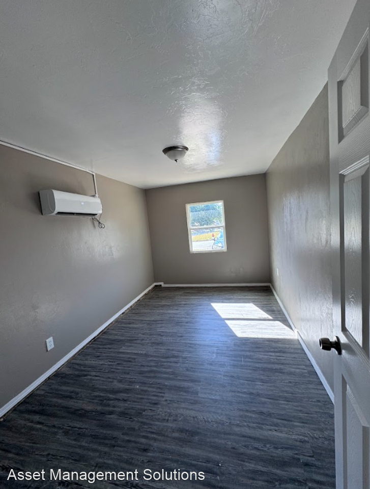 6819 Lancer Ln - Photo 2 of 15