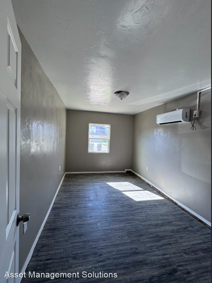 6819 Lancer Ln - Photo 3 of 15