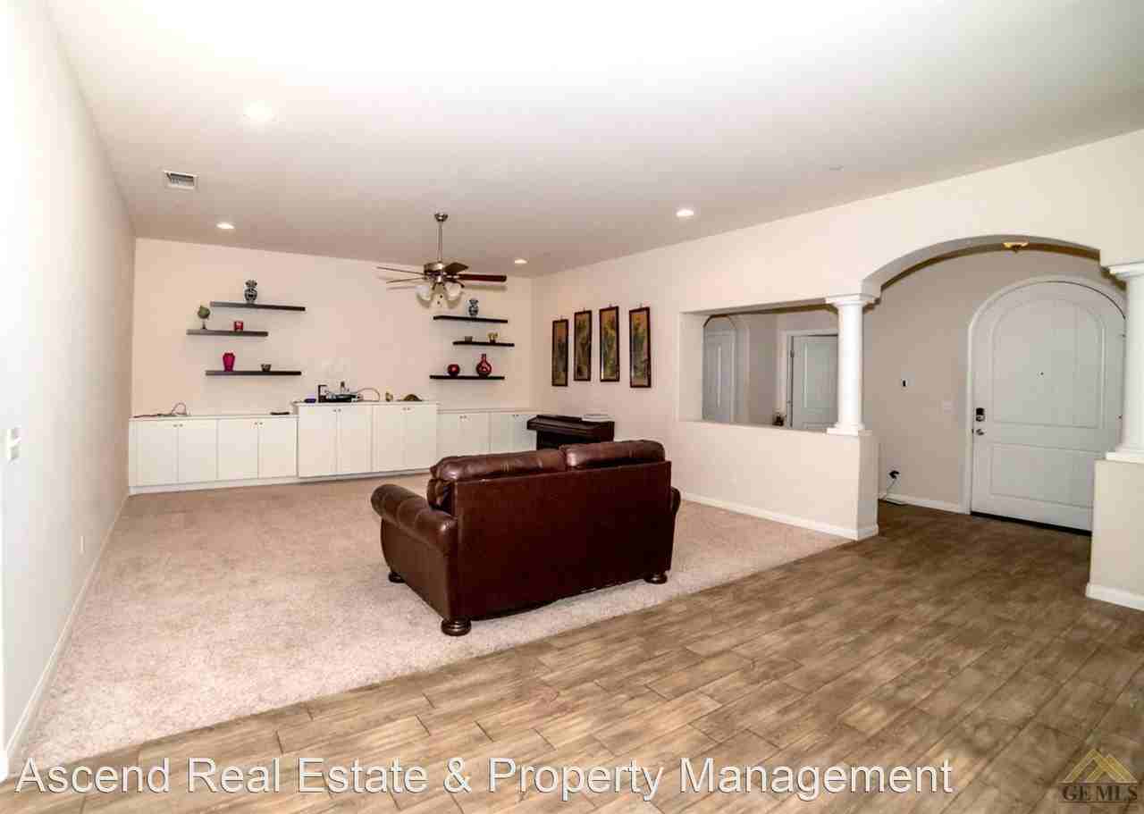 6803 Clear Water Creek Way - Photo 3 of 16