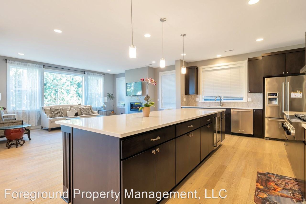 921 Pine Crest Cir Ne - Photo 3 of 16