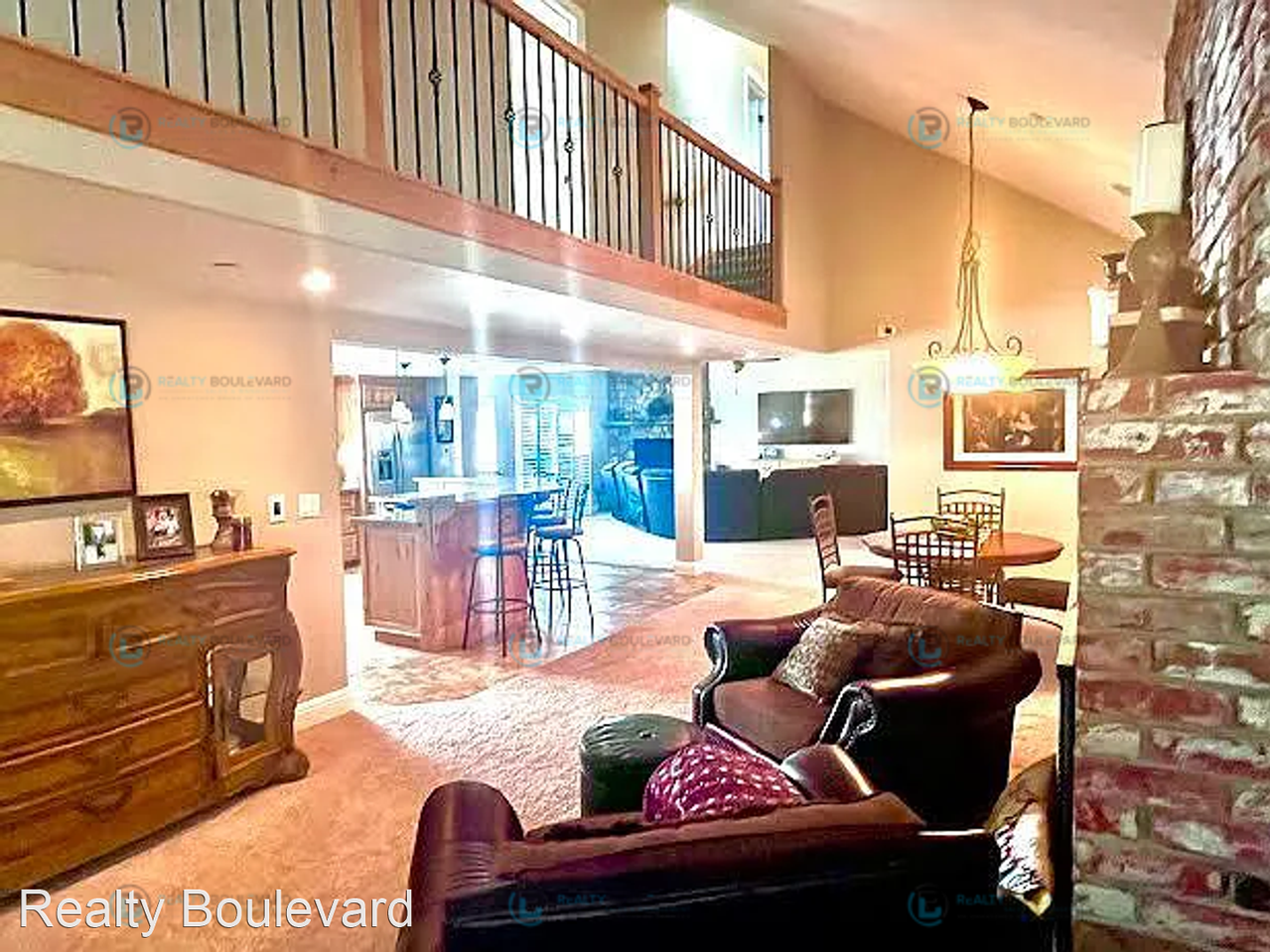 1030 Lynn Way - Photo 3 of 30