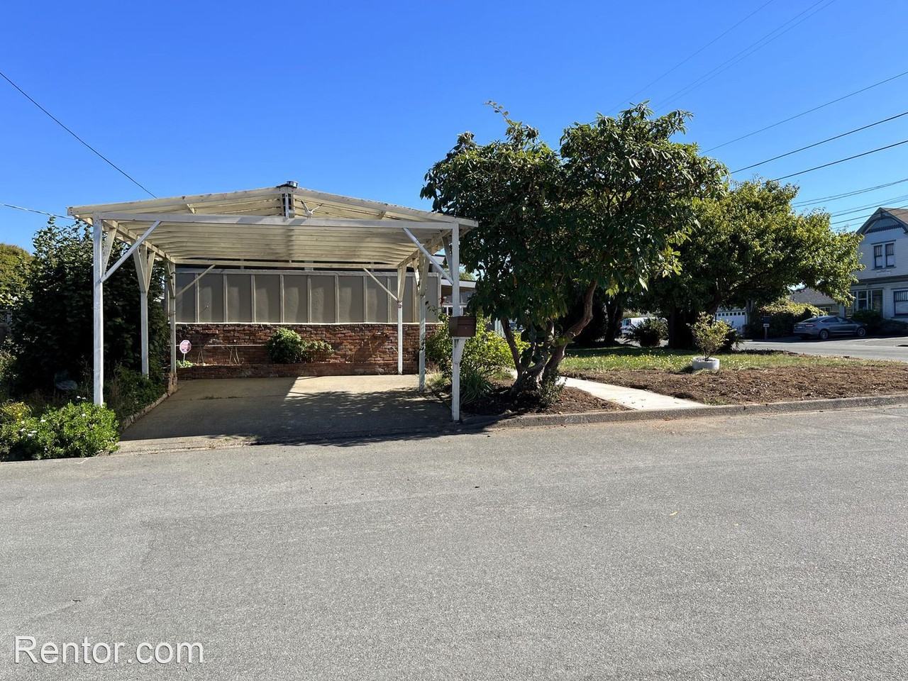 2297 Hillcrest Ave - Photo 2 of 27