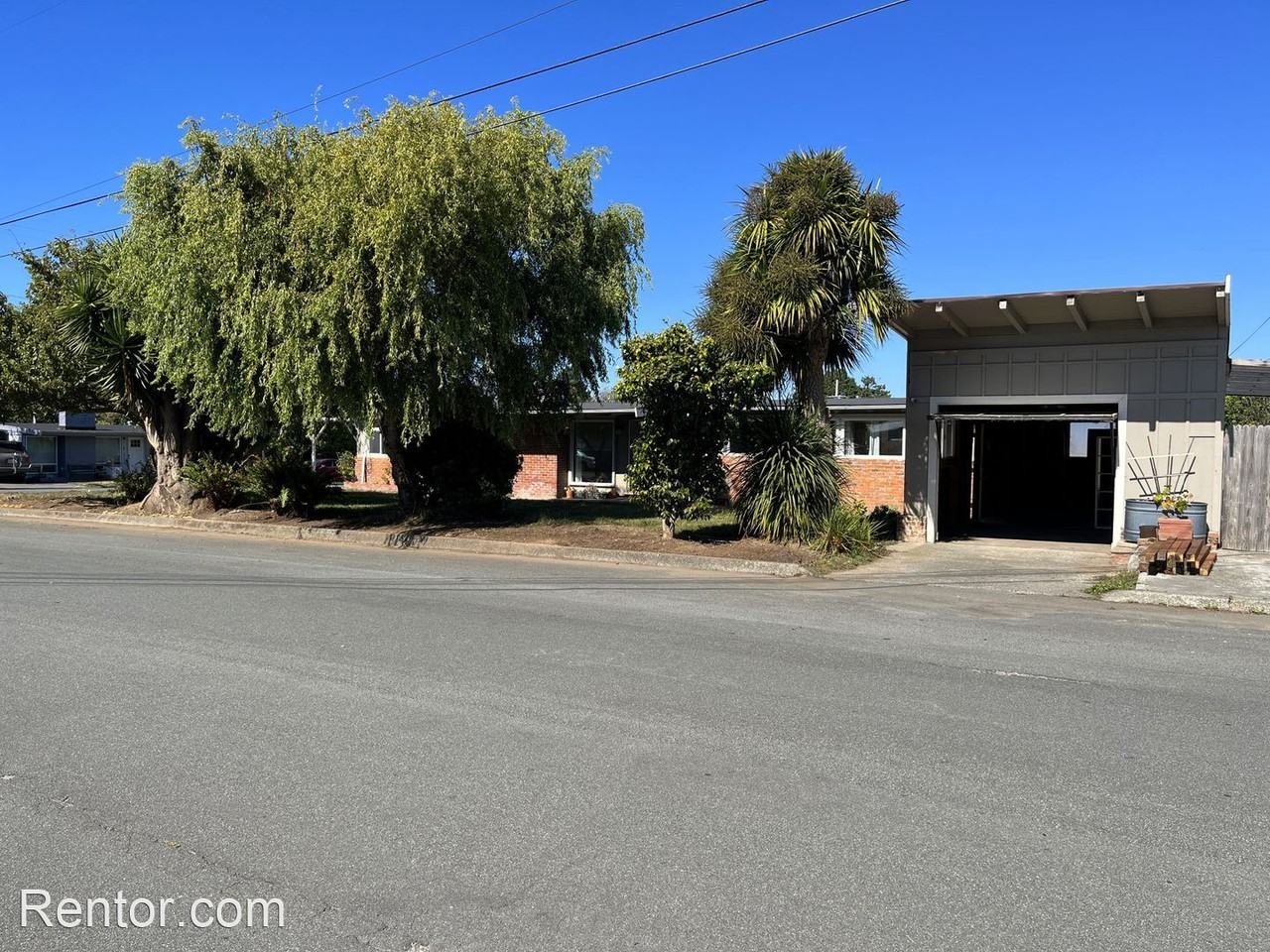 2297 Hillcrest Ave - Photo 3 of 27