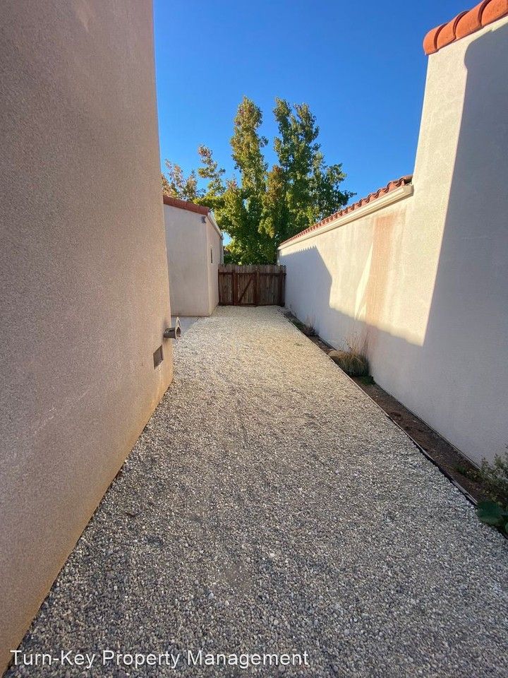 917 Patria Cir - Photo 3 of 50