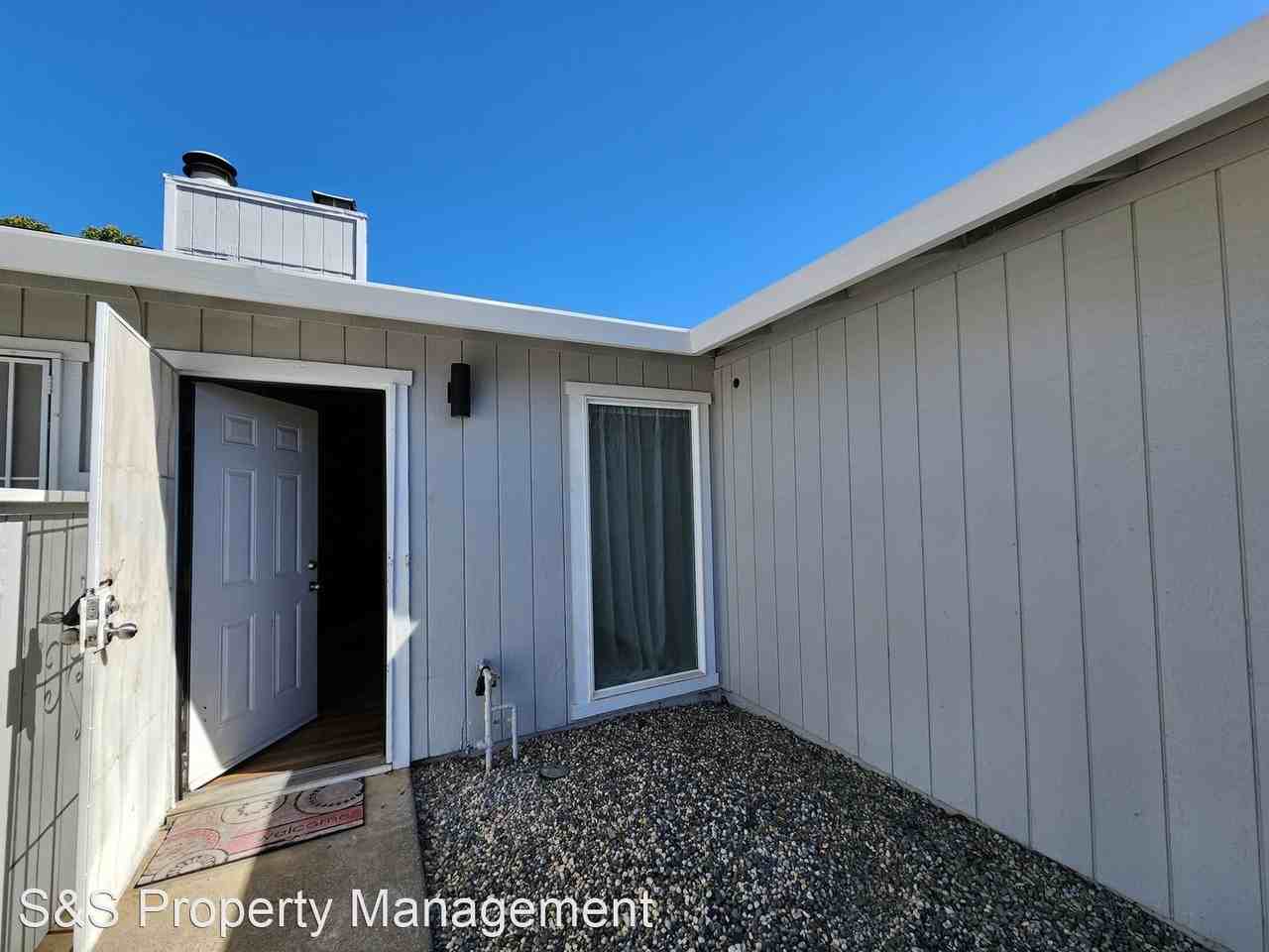 8975 & 8977 Laguna Vista Ct. Apartments in Elk Grove, CA 95624 Zumper