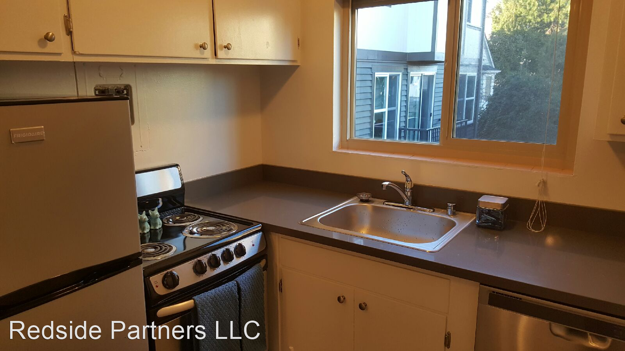 610 Highland Drive - Photo 3 of 12