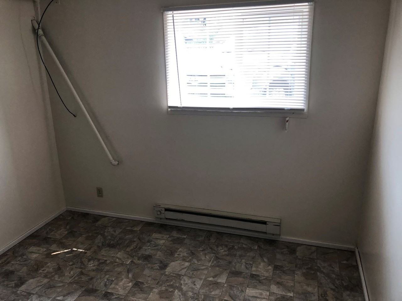 4720 17th Ave NE - Photo 3 of 3