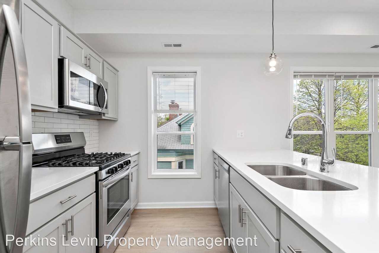 2810 Fremont Ave S - Photo 3 of 16
