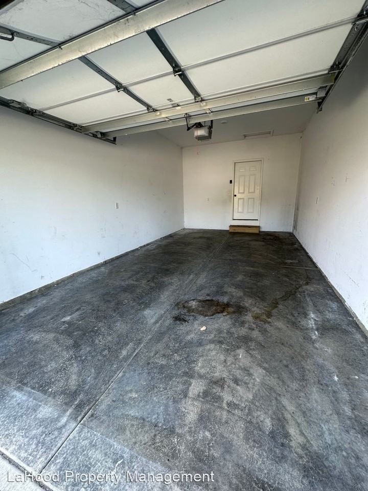 1405 Eagle Ave - Photo 2 of 41