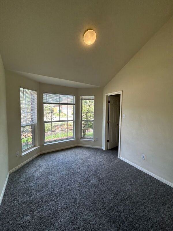 3921 Bonnie Ln - Photo 3 of 41
