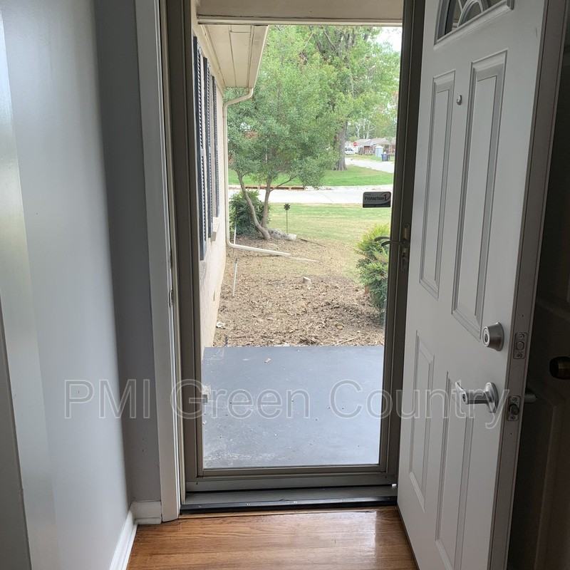 4317 E 27th St - Photo 2 of 30