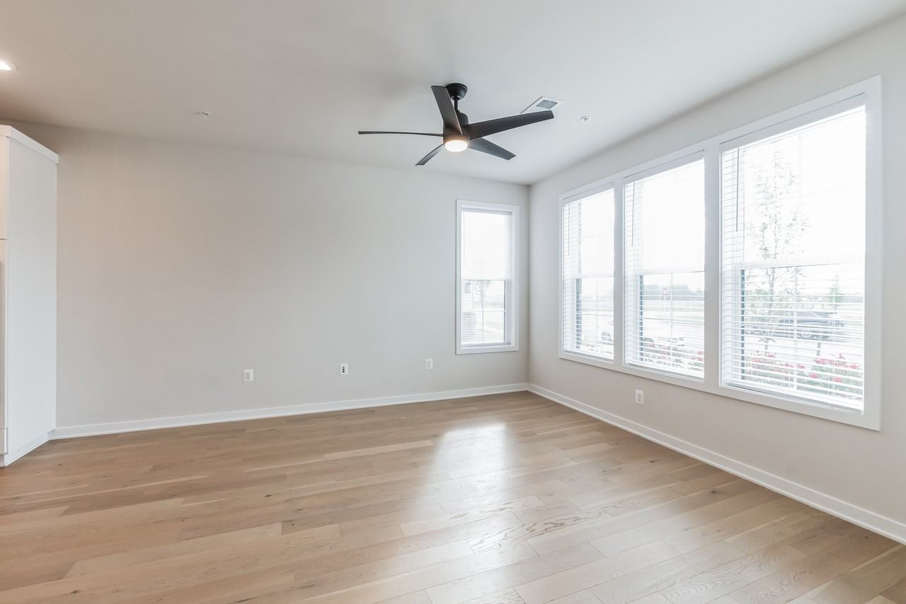 43560 Centergate Dr - Photo 3 of 30