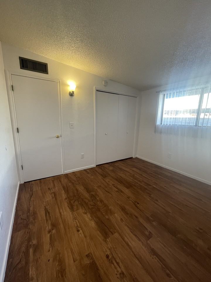 420-460 E Yavapai Rd - Photo 2 of 7