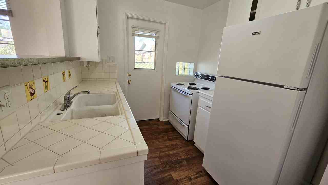 1802 N Forgeus Ave - Photo 2 of 8