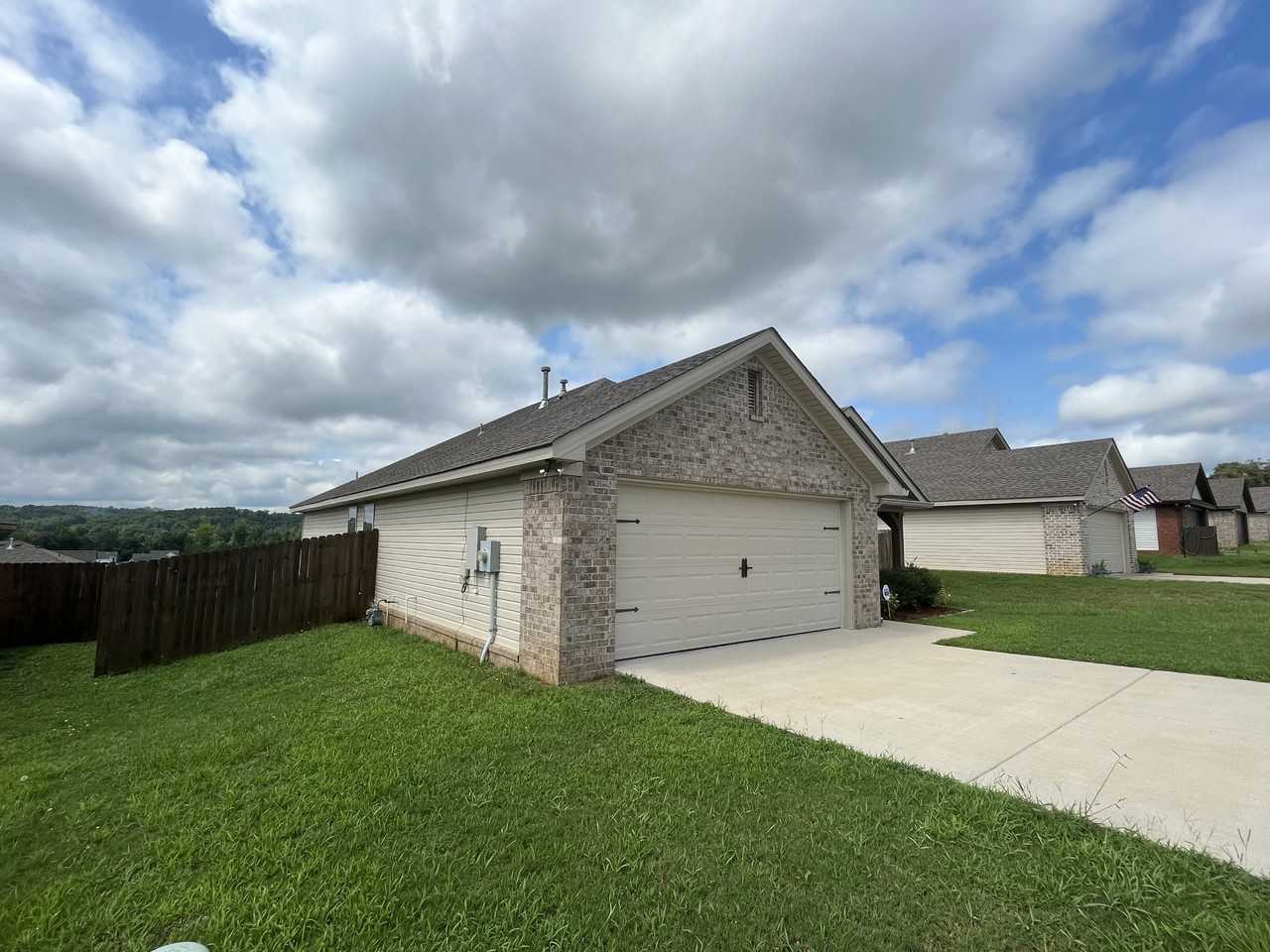 437 Barn Wood Rd - Photo 3 of 34