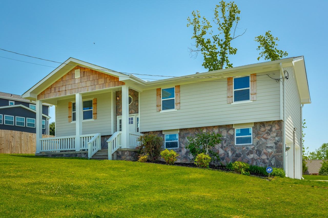 8128 Fallen Maple Dr - Photo 3 of 50