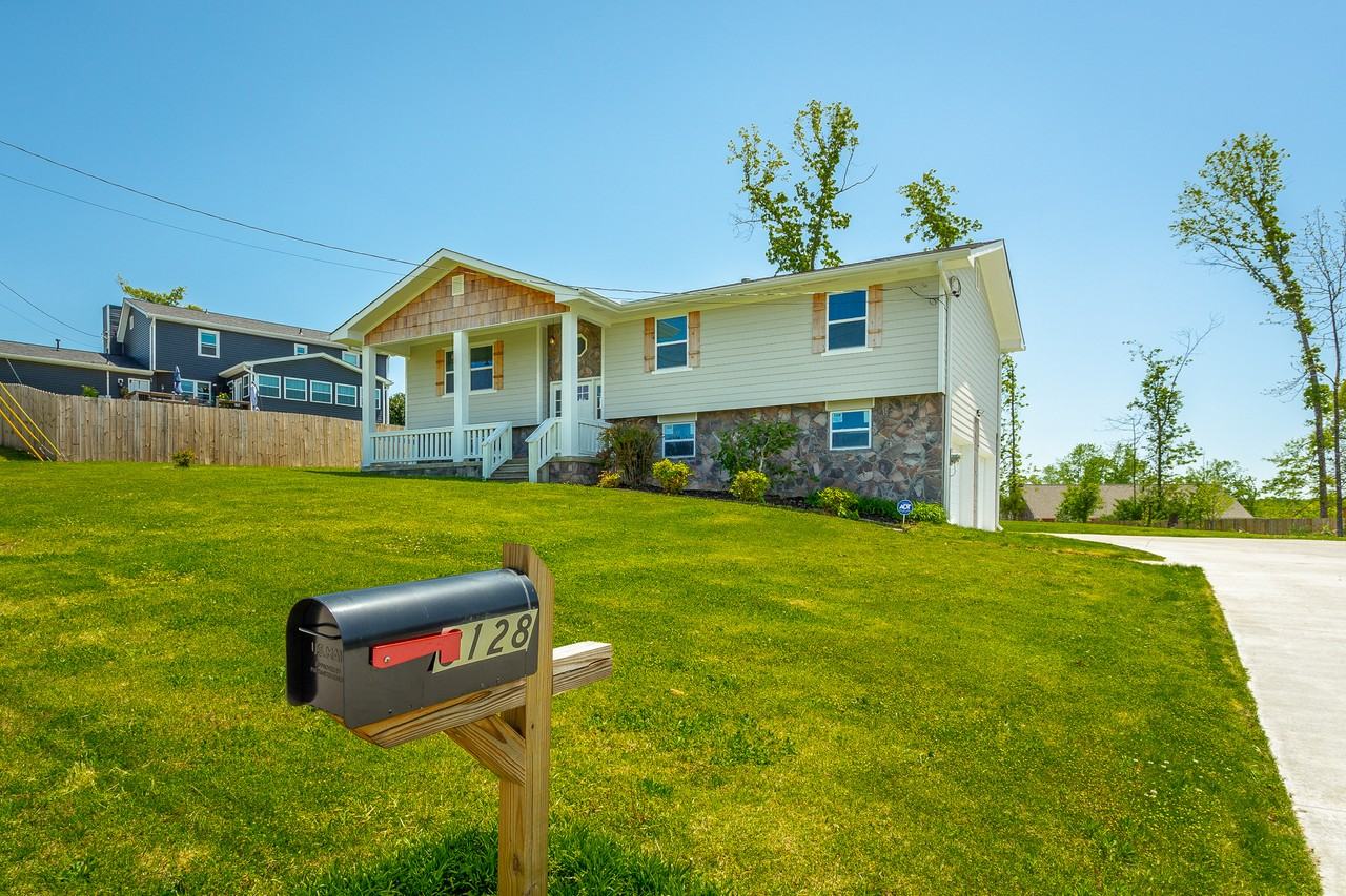 8128 Fallen Maple Dr - Photo 4 of 50