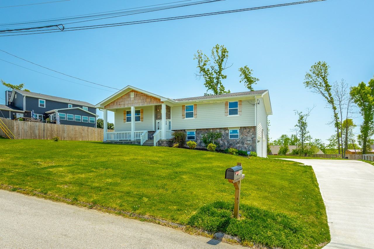 8128 Fallen Maple Dr - Photo 5 of 50