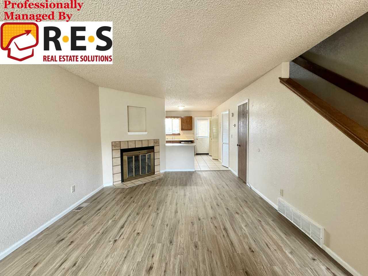 2211 Split Rock Dr - Photo 3 of 12