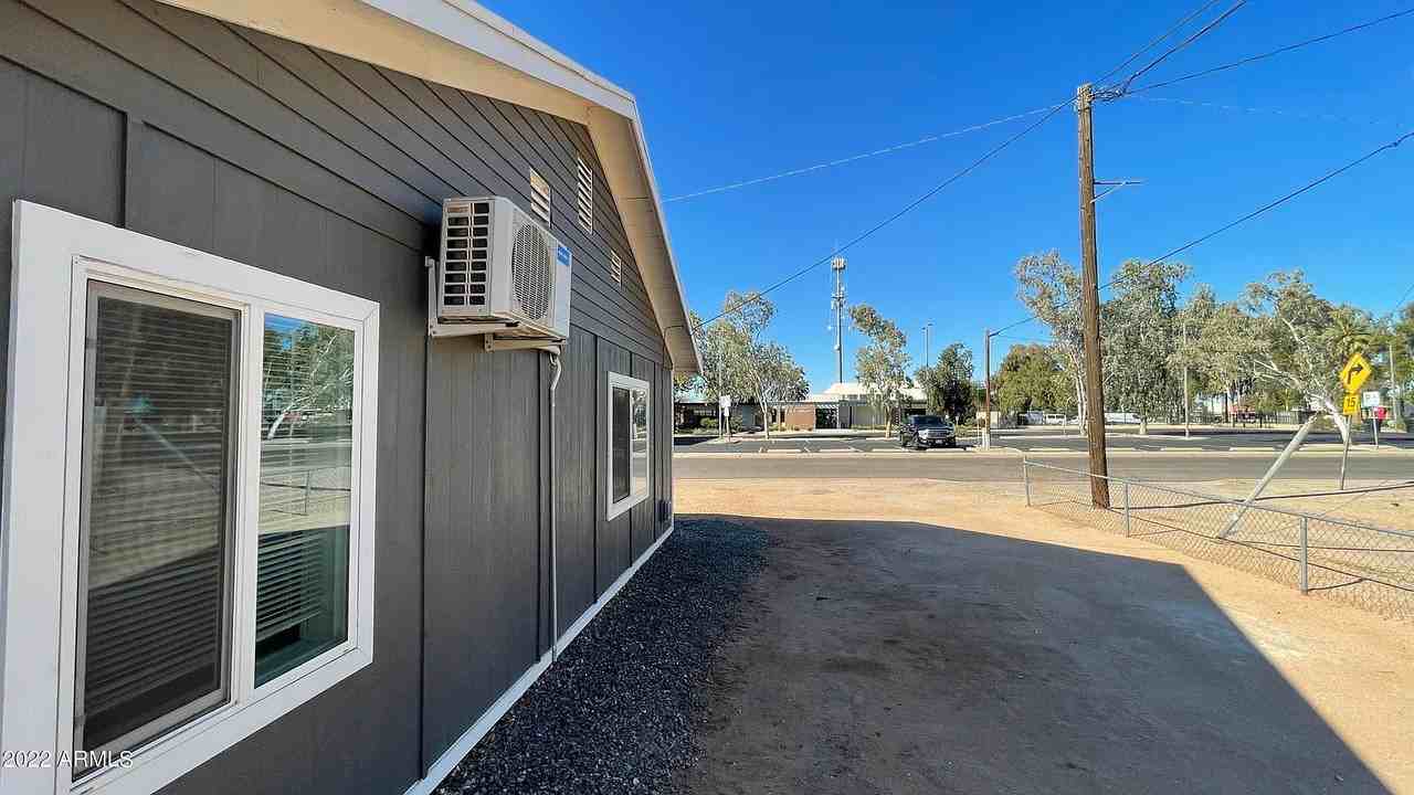 502 N Drylake St - Photo 2 of 6