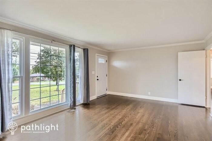 421 Alta Loma Rd - Photo 2 of 20