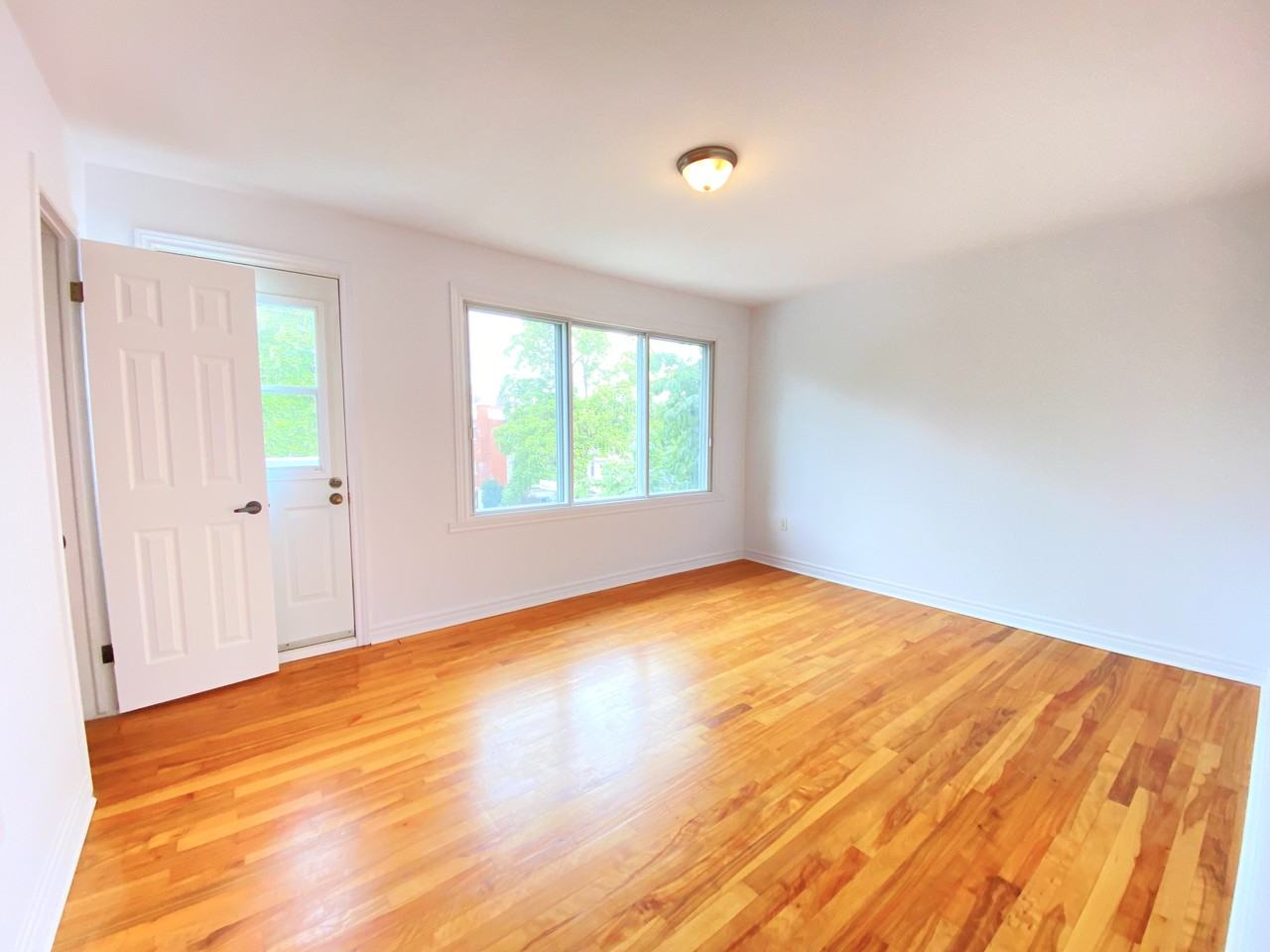 6540 Avenue Rodolphe Mathieu - Photo 2 of 13