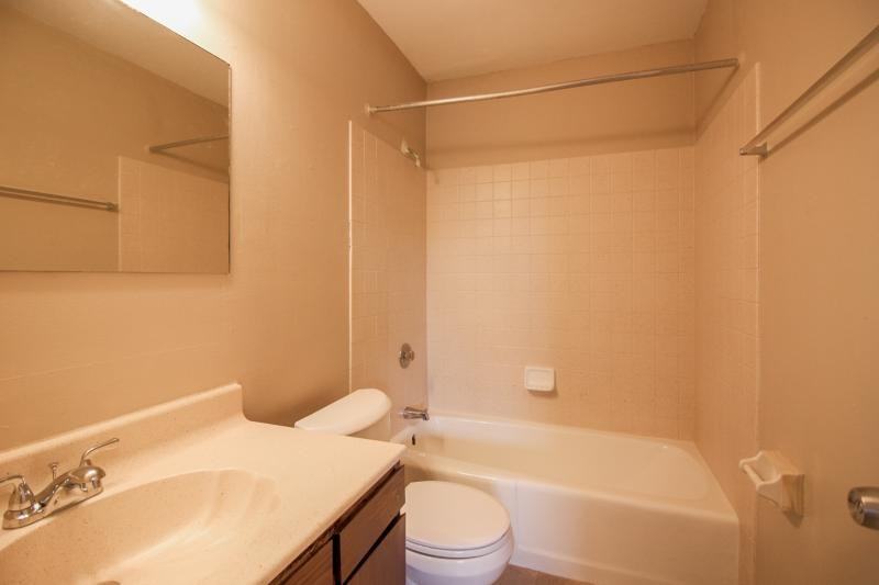 230 S Division St - Photo 4 of 10