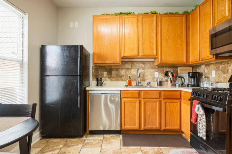 1524 East Fairmount Avenue - Photo 4 of 11